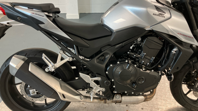 Honda CB750 Hornet (25MY)